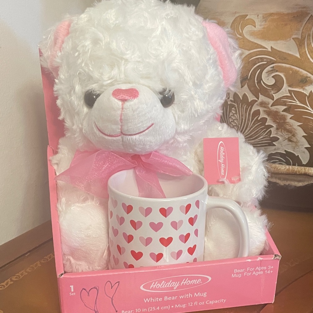 Holiday Home White Bear with Heart Mug